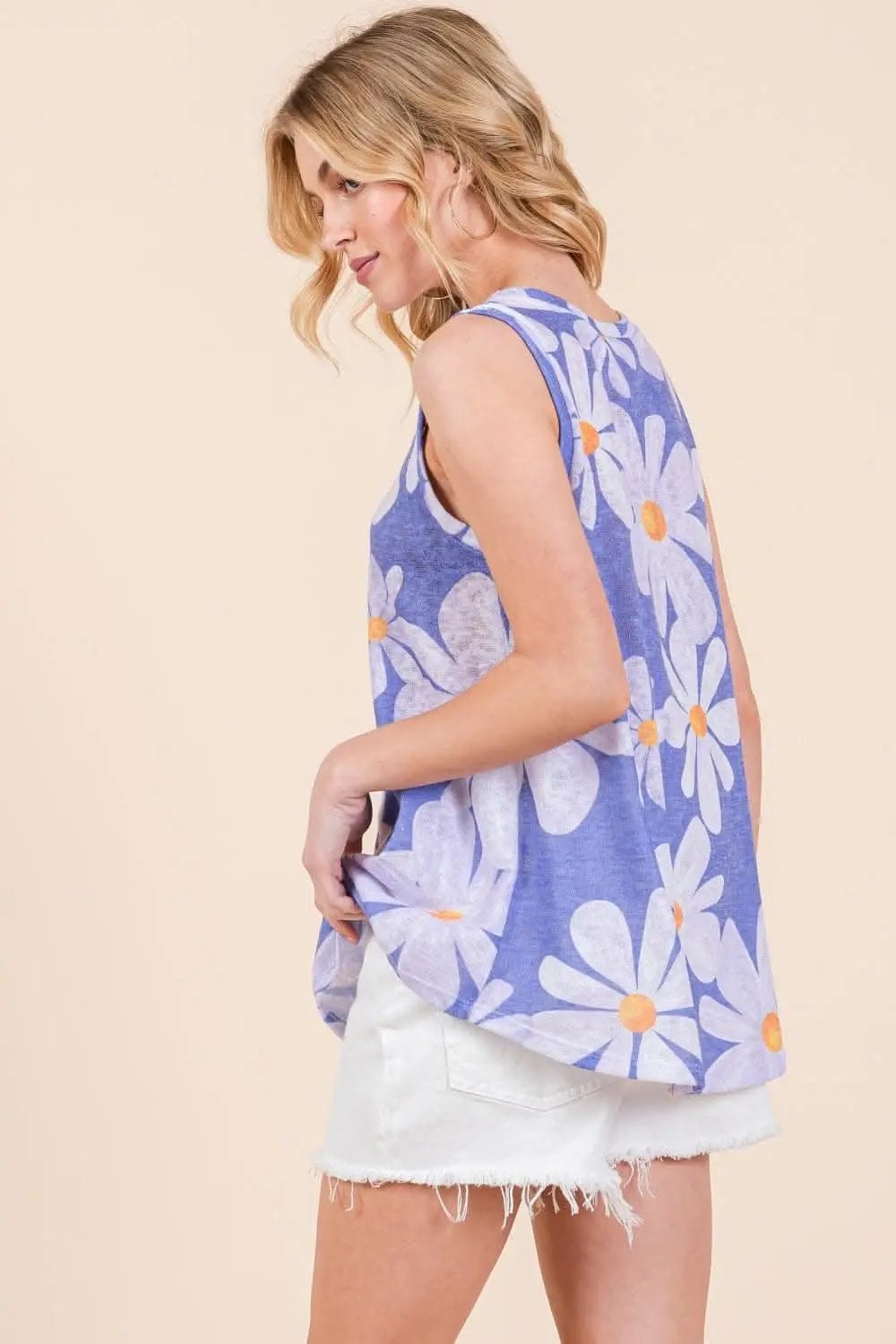 T-Shirts Trendsi BOMBOM floral tank top - soft fit