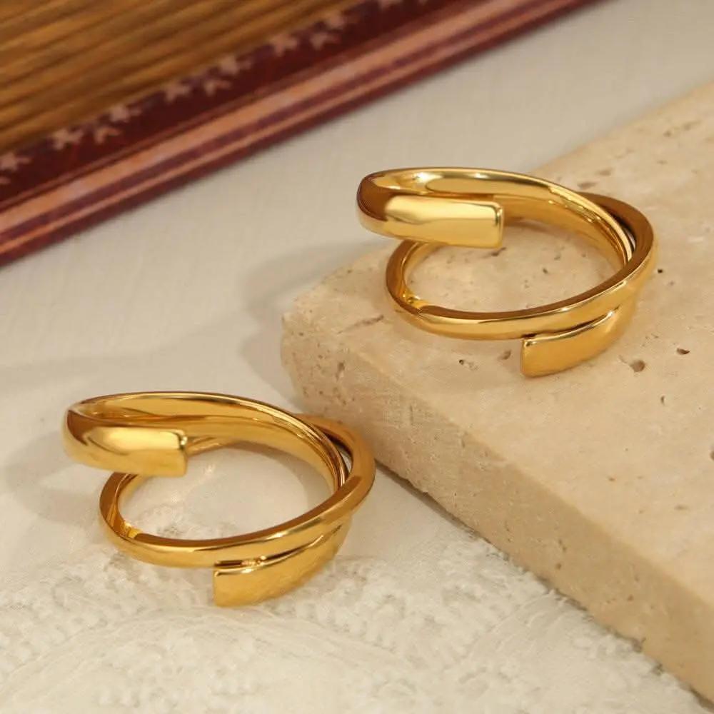 T-Shirts Trendsi Gold-plated titanium steel ring